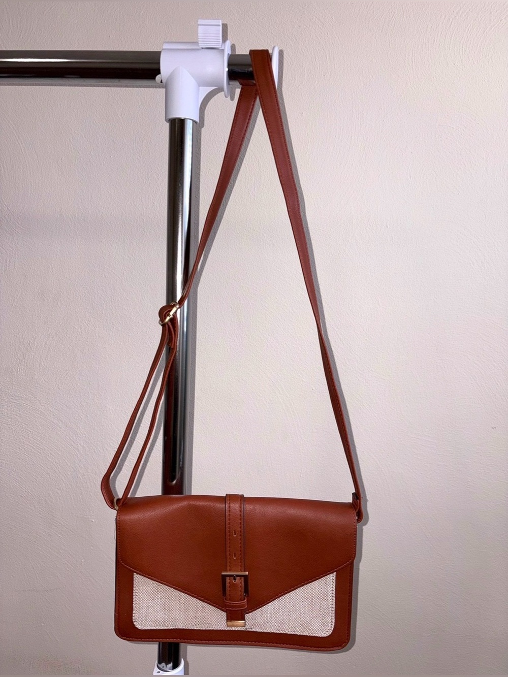 Time & Tru Brown/ Cream Adjustable Crossbody Shoulder Bag